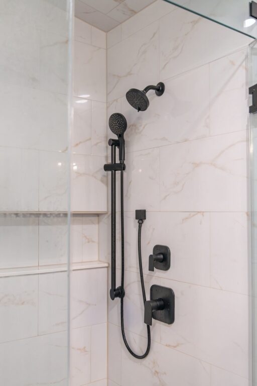 kcg-eastlake-oh-home-remodel-bathroom-shower-black-fixtures