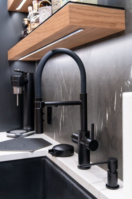 kcg-pepper-pike-oh-basement-remodel-wet-bar-matte-black-faucet-undermount-sink